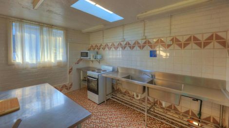 The fully equipped modern camp kitchen at Eden Gateway Holiday Park